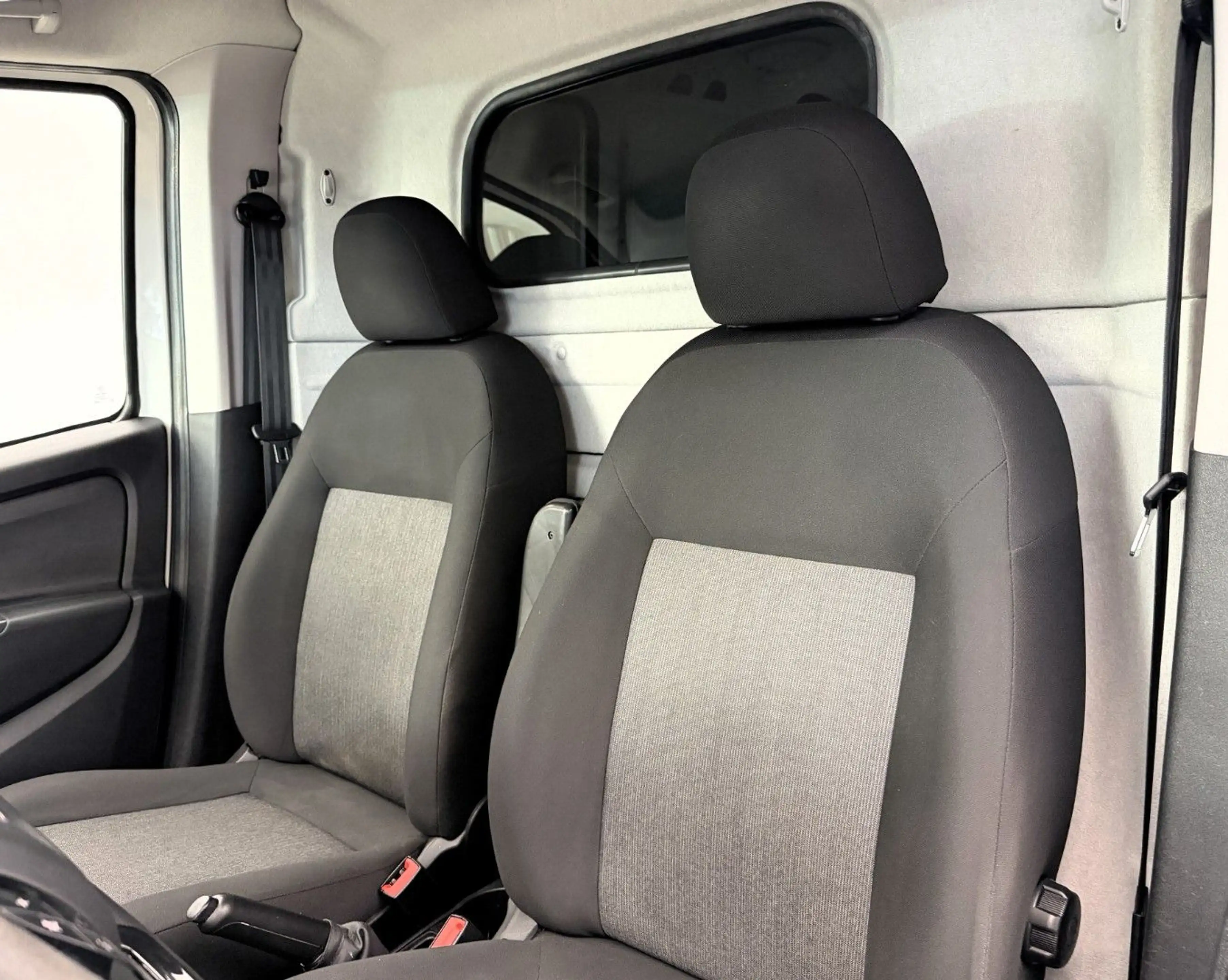 Fiat Doblo Doblò 1.6 SX Kasten °Klima°DAB°Sortimo° — photo 2