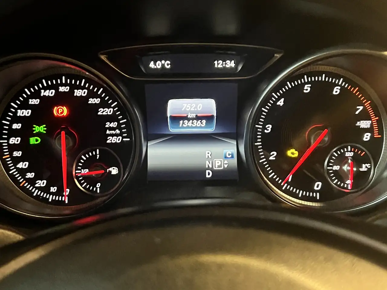 Mercedes-Benz CLA снимка Mercedes-Benz CLA