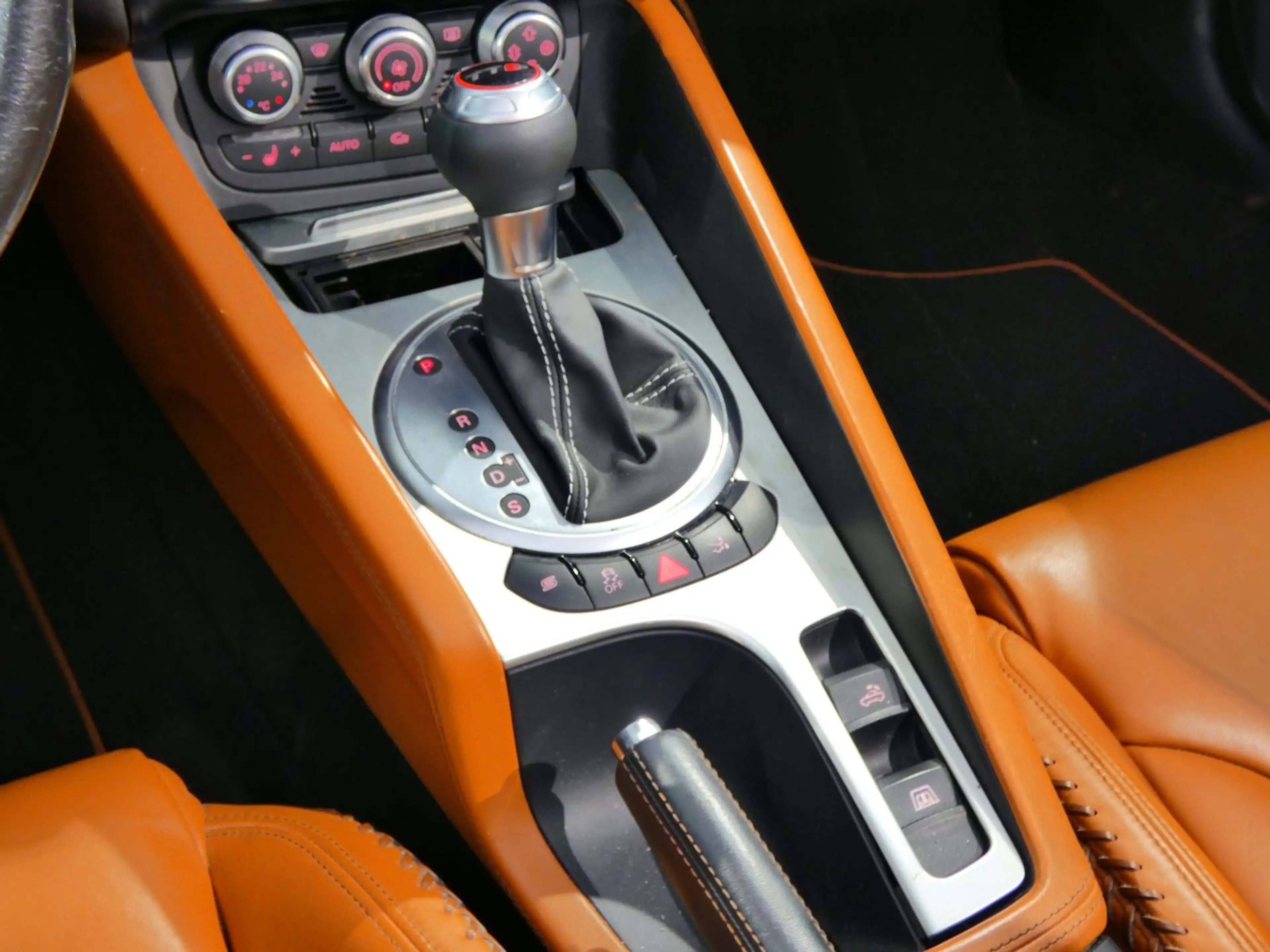 Audi TTS Roadster Quattro Xenon/Navi/Leder/SHZ/PDC — photo 13