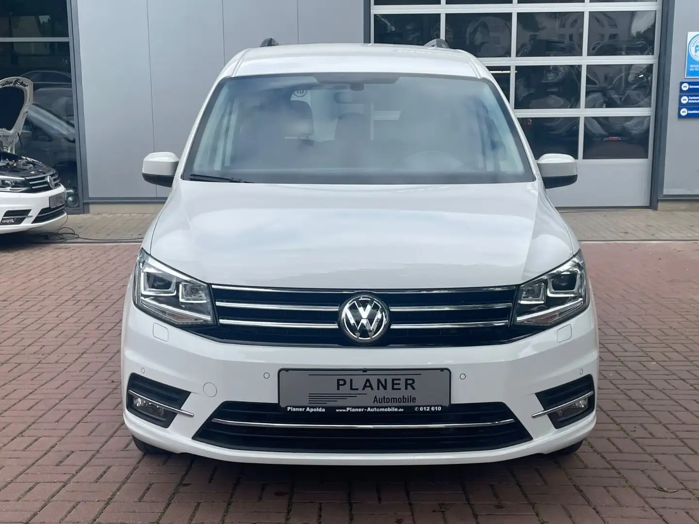 Volkswagen Caddy Maxi Highline 1.Hand Xenon AHK  Service+HU Weiß - 2