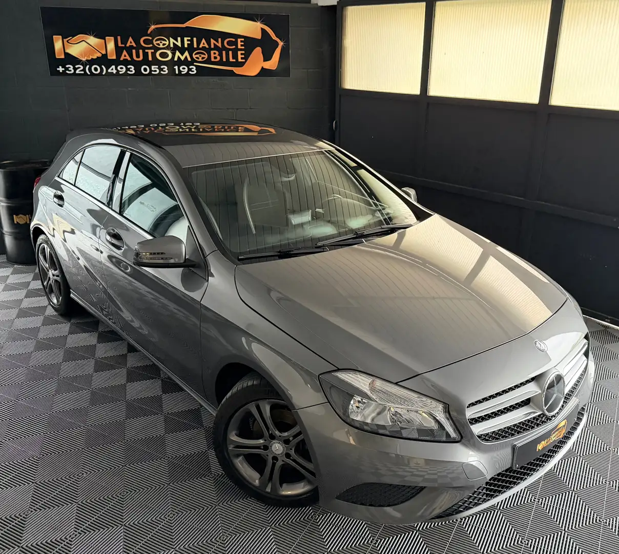 Mercedes-Benz A 180 1er propriétaire Garantie 12 mois Gris - 1
