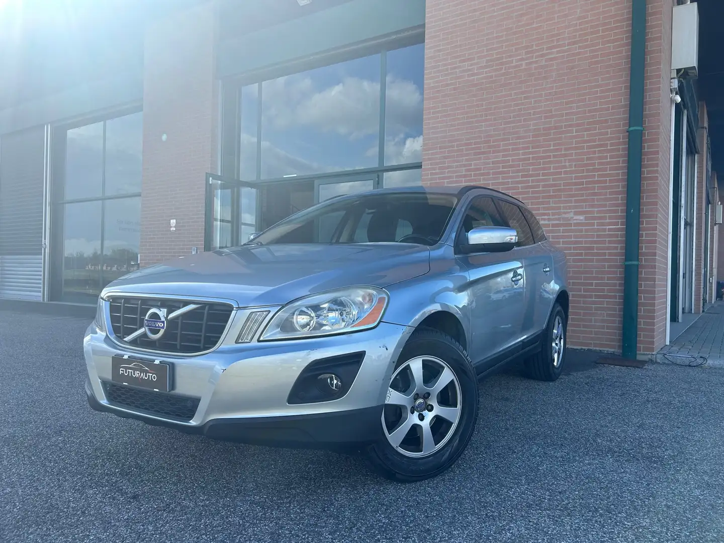 Volvo XC60 XC60 2.4 d4 (d3) Momentum awd 163cv Plateado - 1