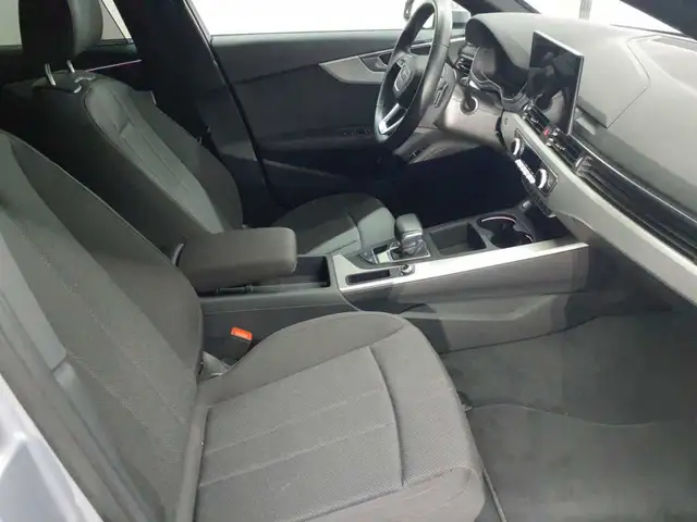 Audi A4 view 8