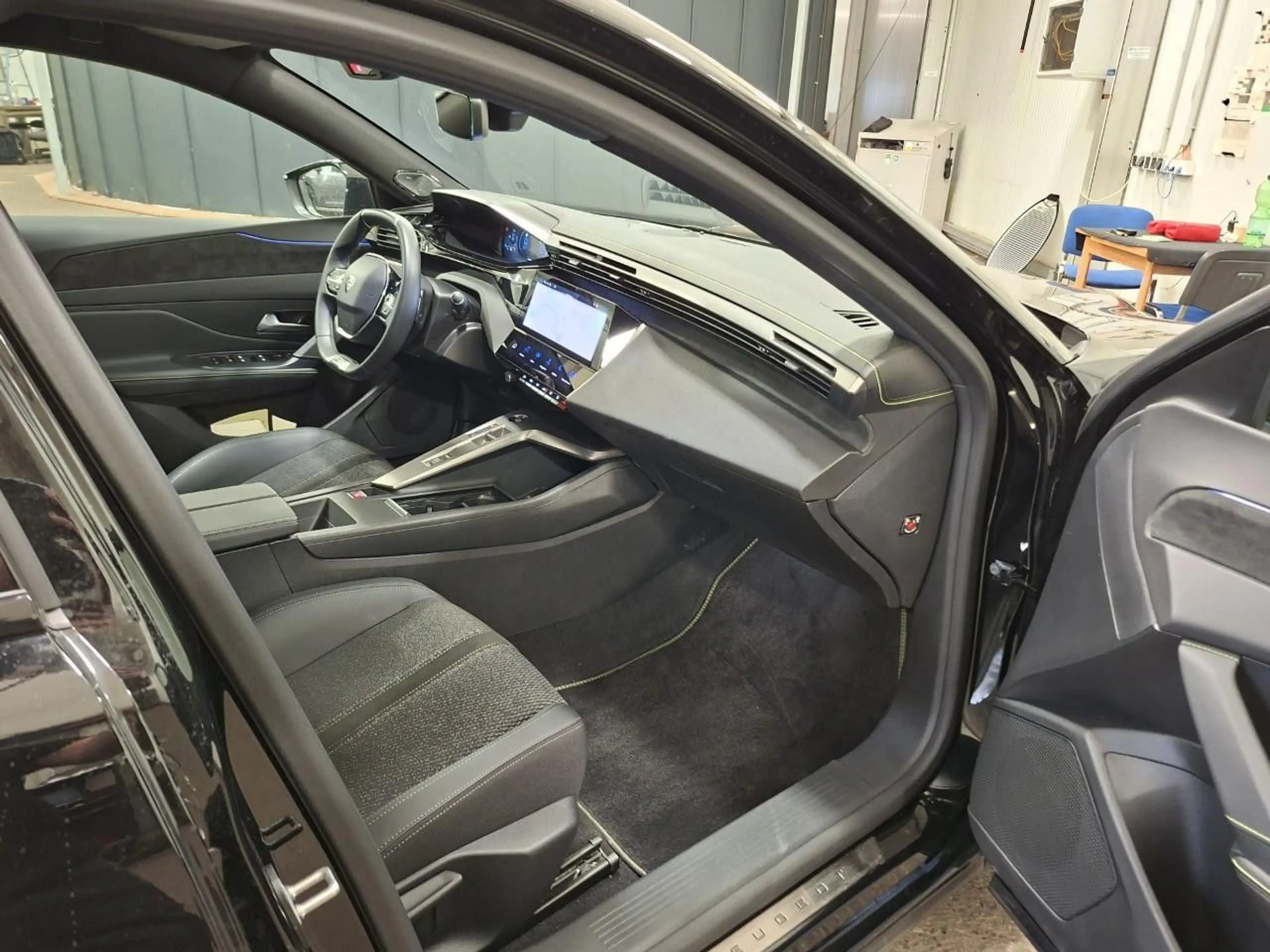Peugeot 408 GT PHEV 225 e-DSC7 *SCHIEBEDACH* — photo 9