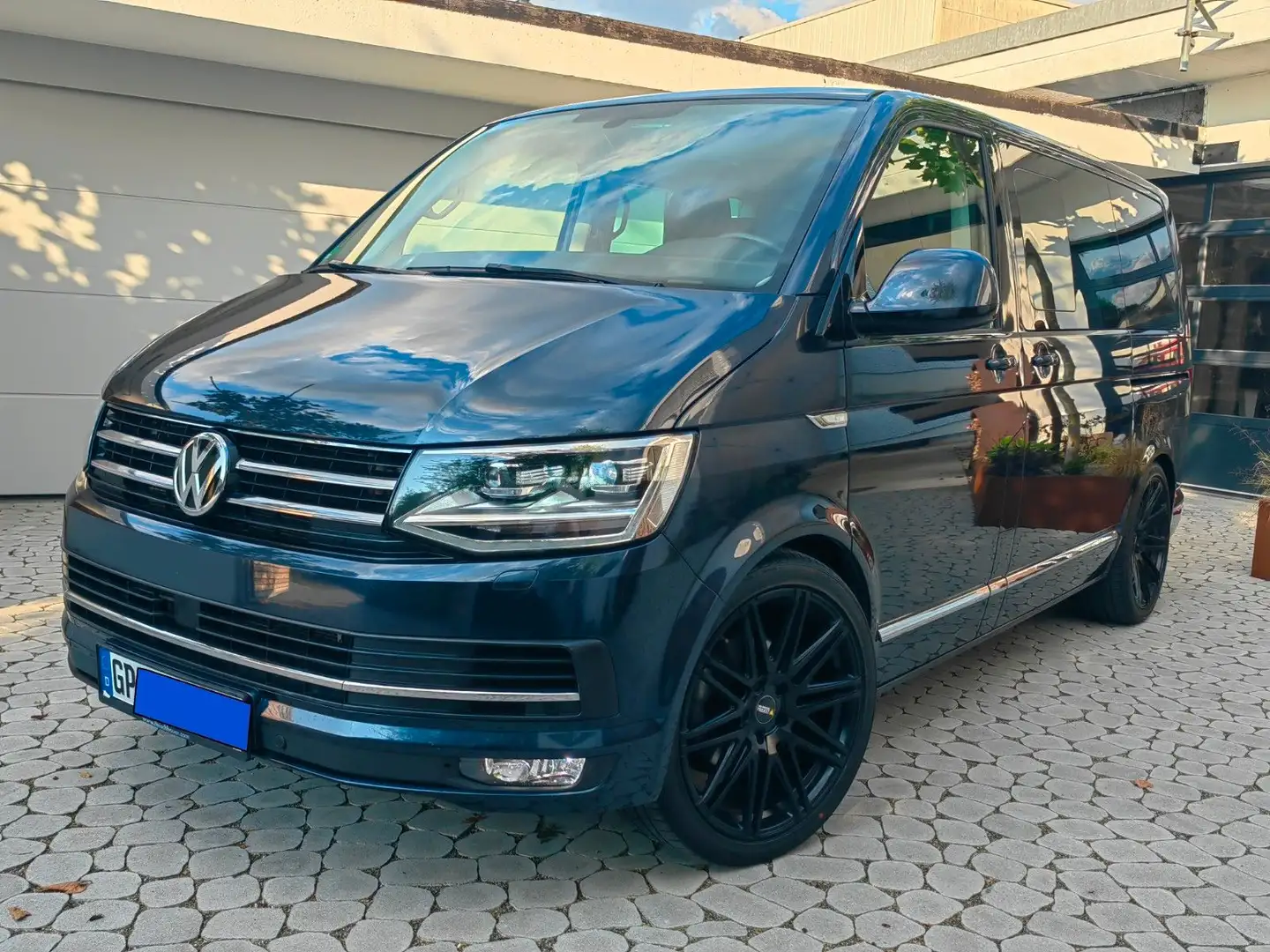 Volkswagen T6 Multivan HIGHL/ACC/STANDH/nur 67800km Blau - 2
