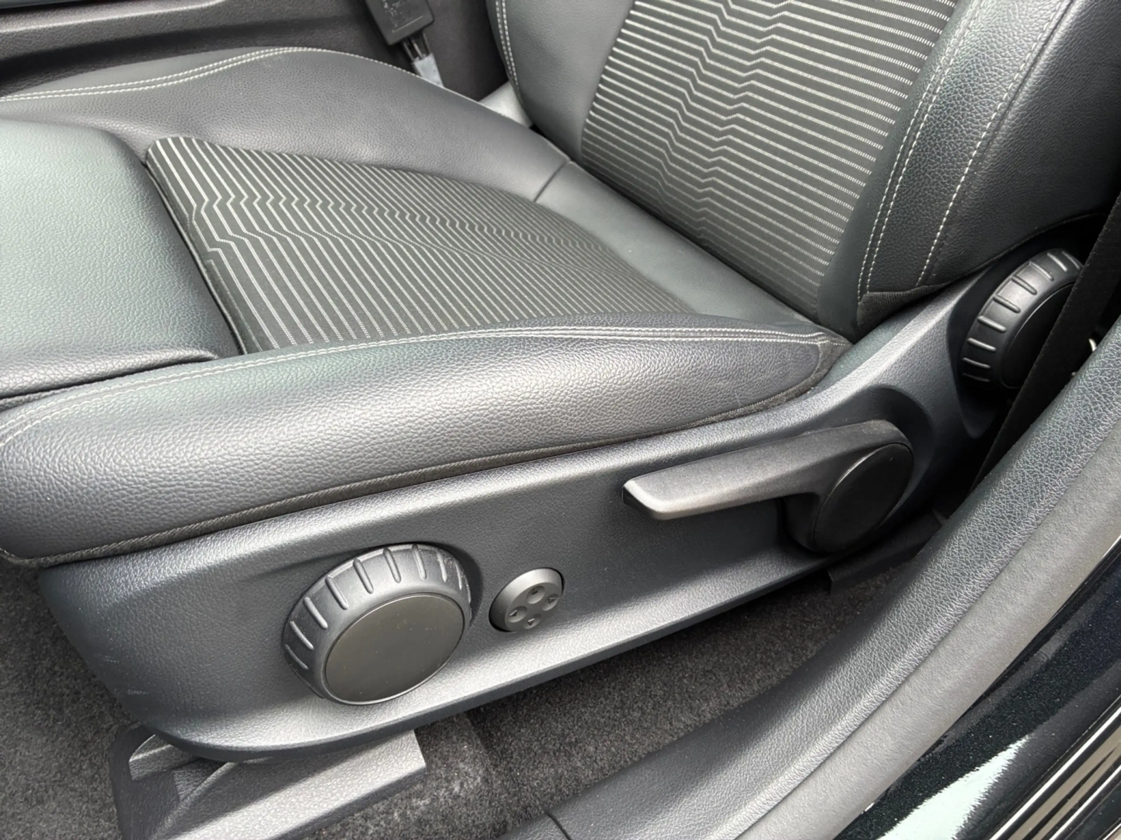 Mercedes-Benz EQA 250 MBUX+Progressive+Ambiente+Fahrassist+LED — photo 8