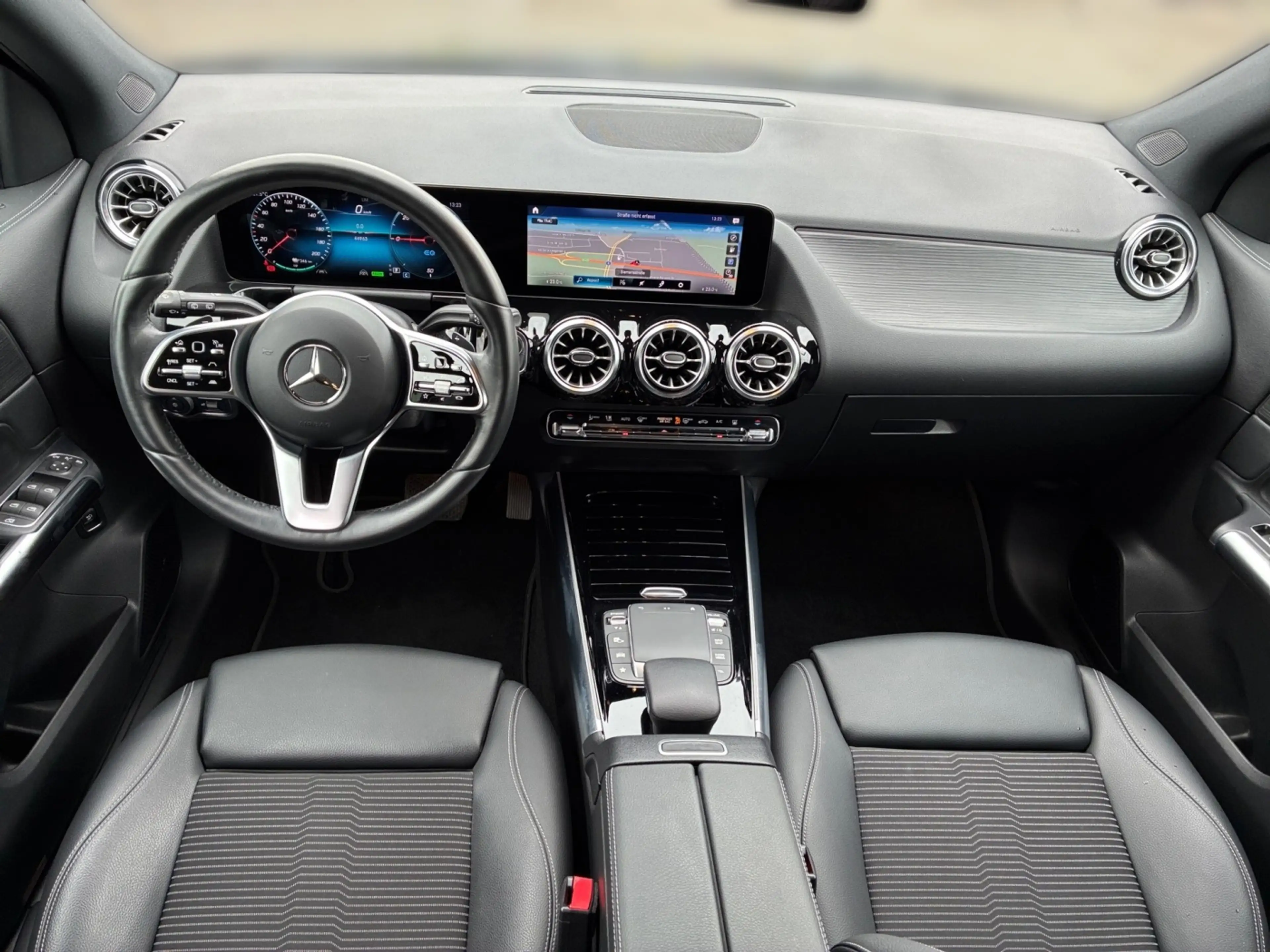 Mercedes-Benz EQA 250 MBUX+Progressive+Ambiente+Fahrassist+LED — photo 11