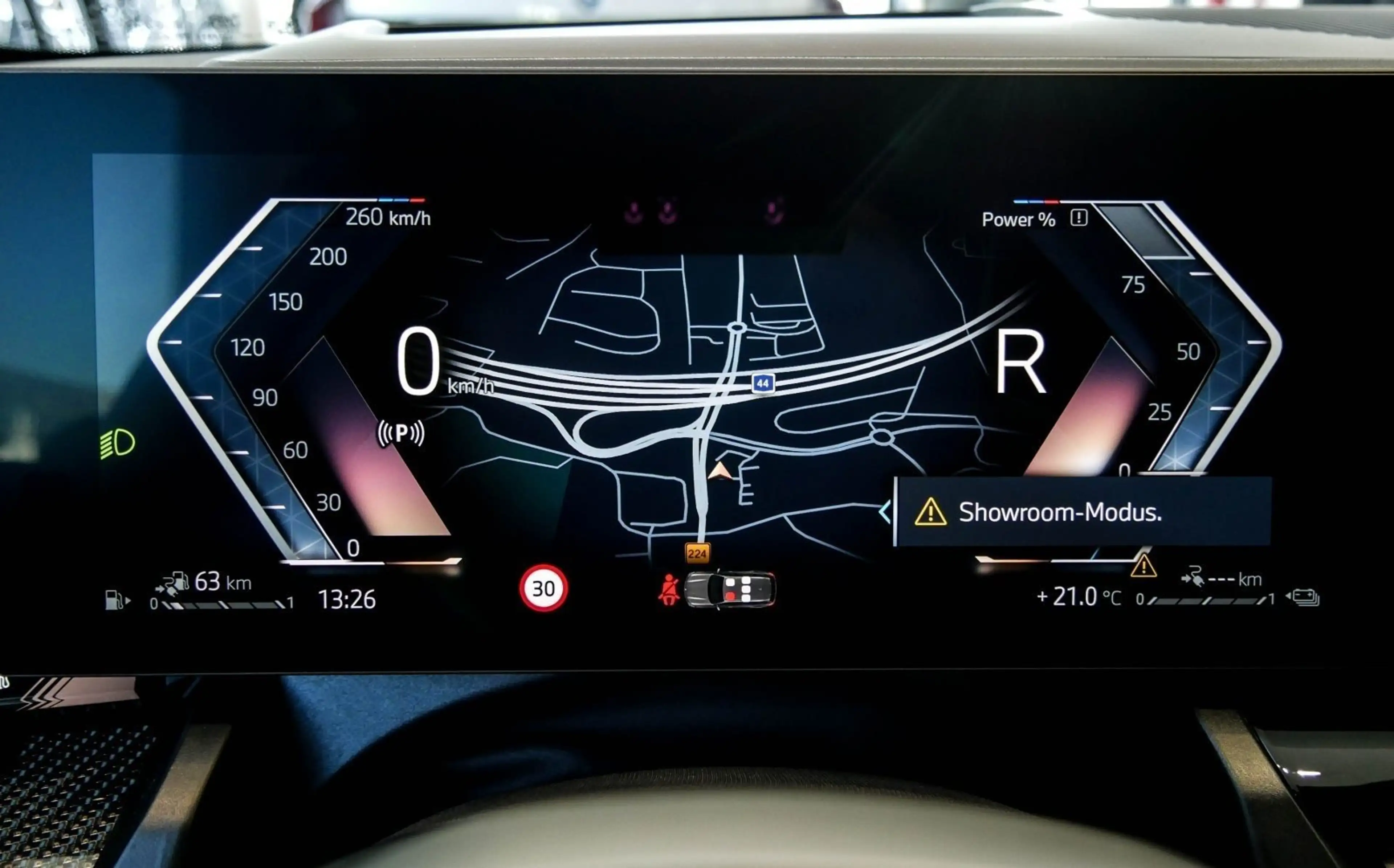 BMW 550 e xDrive Touring M Sport HUD PANO ACC AHK LM — photo 11