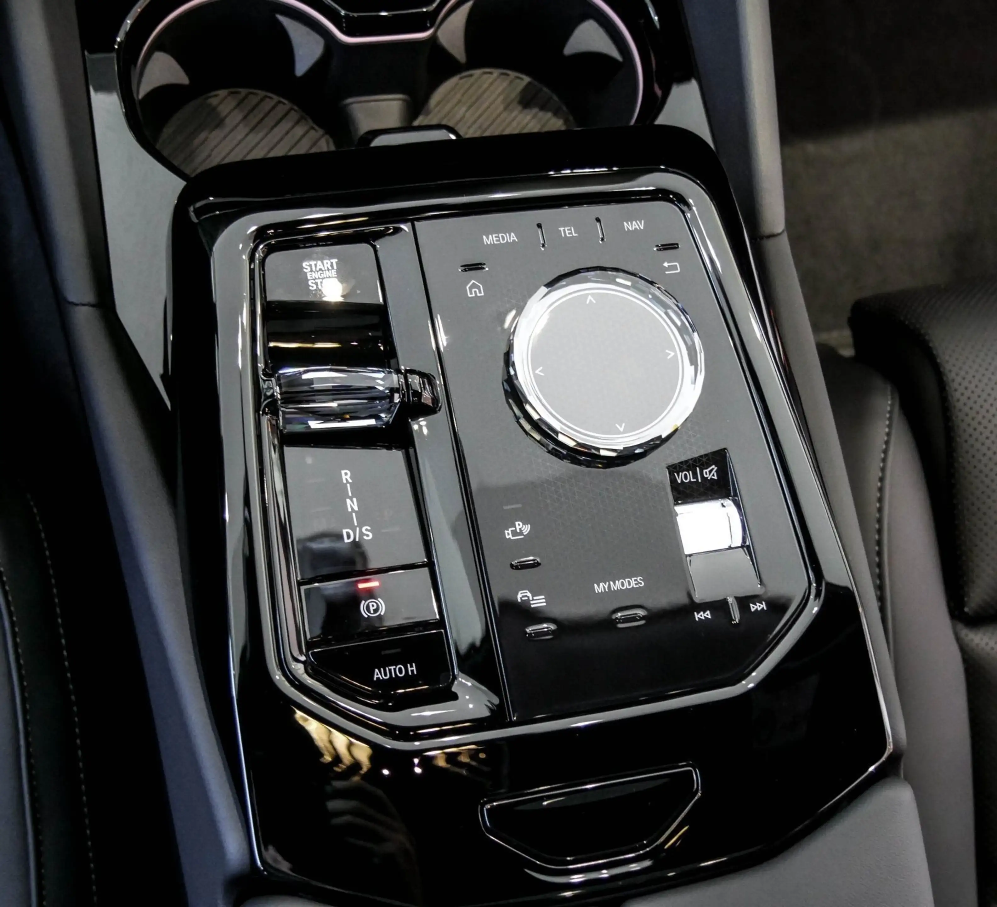 BMW 550 e xDrive Touring M Sport HUD PANO ACC AHK LM — photo 9