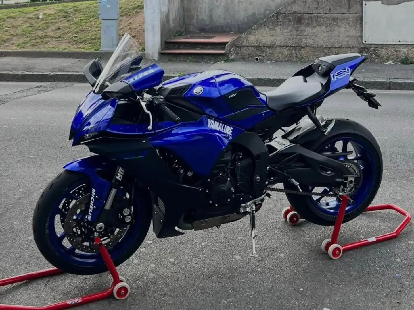 Yamaha YZF-R1 - 1