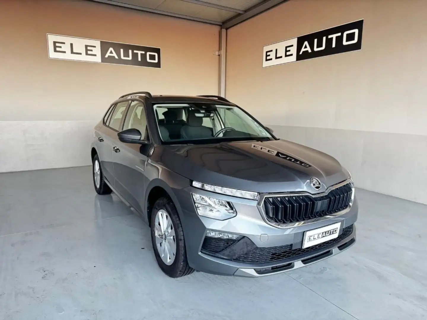 Skoda Kamiq 1.0 TSI 95CV Style Neopatentati Grigio - 1