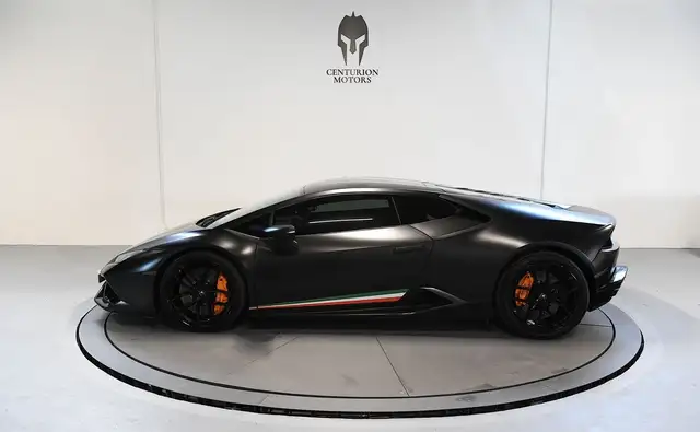 Lamborghini Huracan view 5