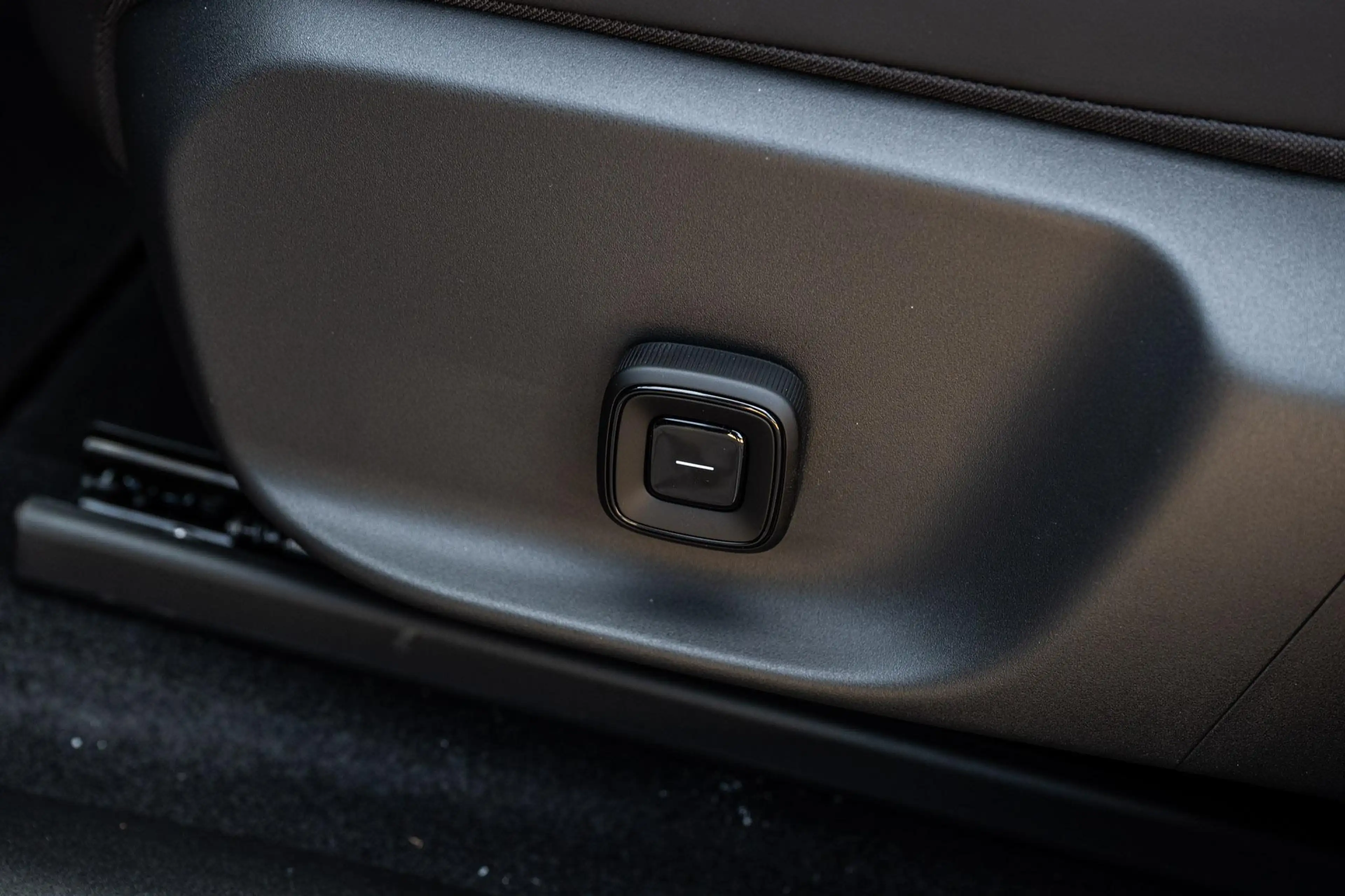 Volvo EX30 P3 Long Range Plus Europa 69 kWh | Google | Long R — photo 10