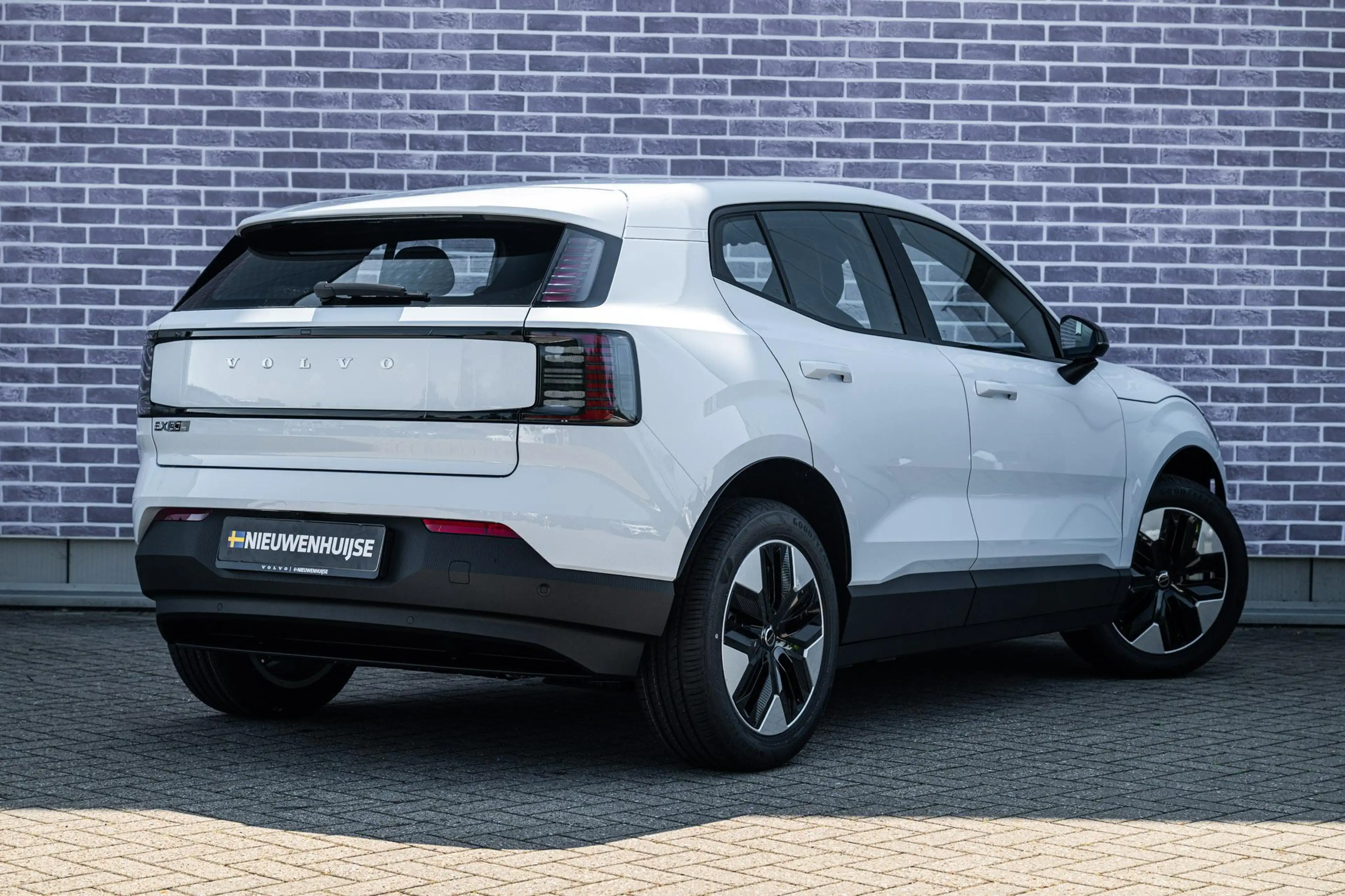Volvo EX30 P3 Long Range Plus Europa 69 kWh | Google | Long R — photo 2