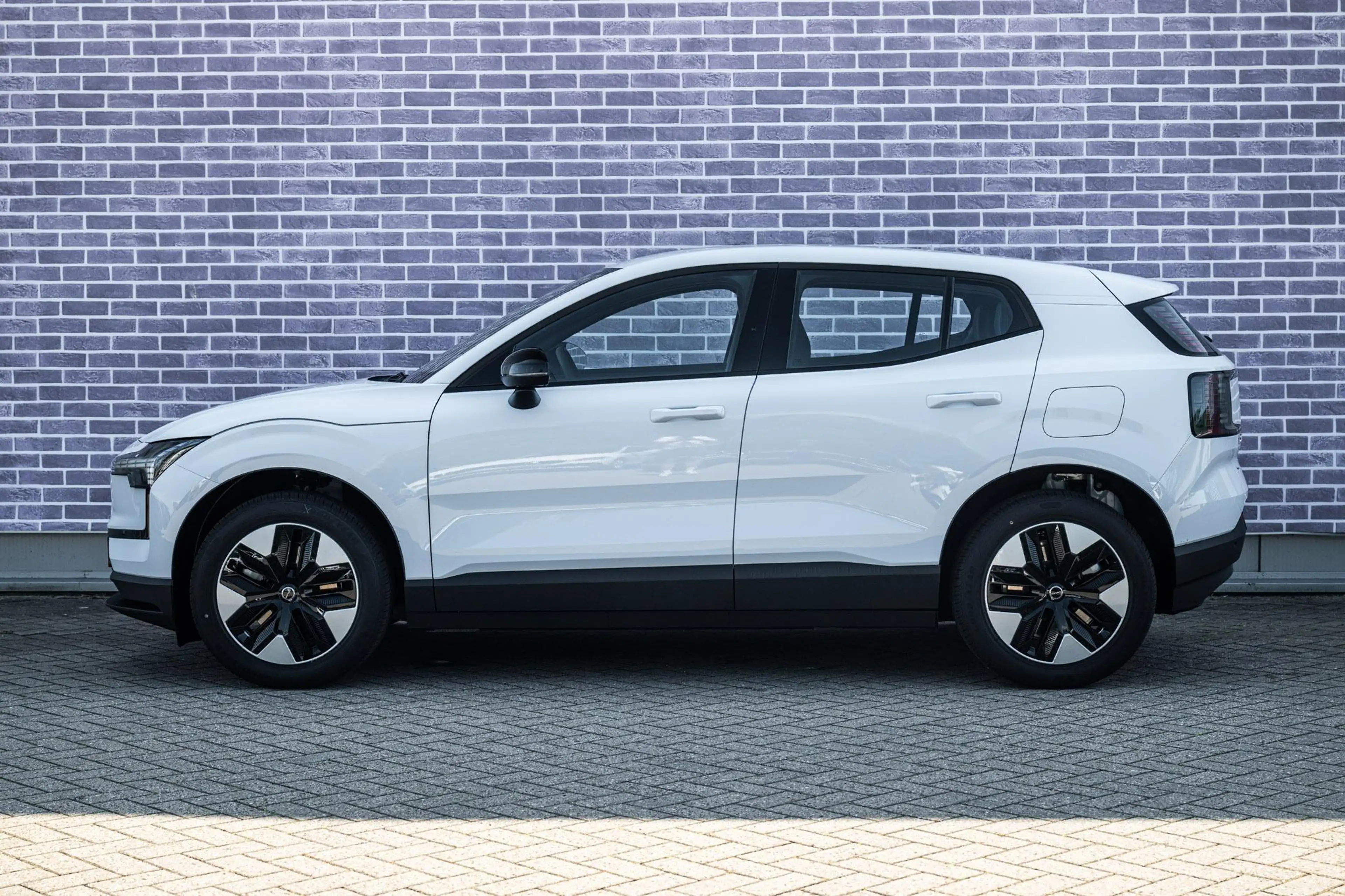 Volvo EX30 P3 Long Range Plus Europa 69 kWh | Google | Long R — photo 4
