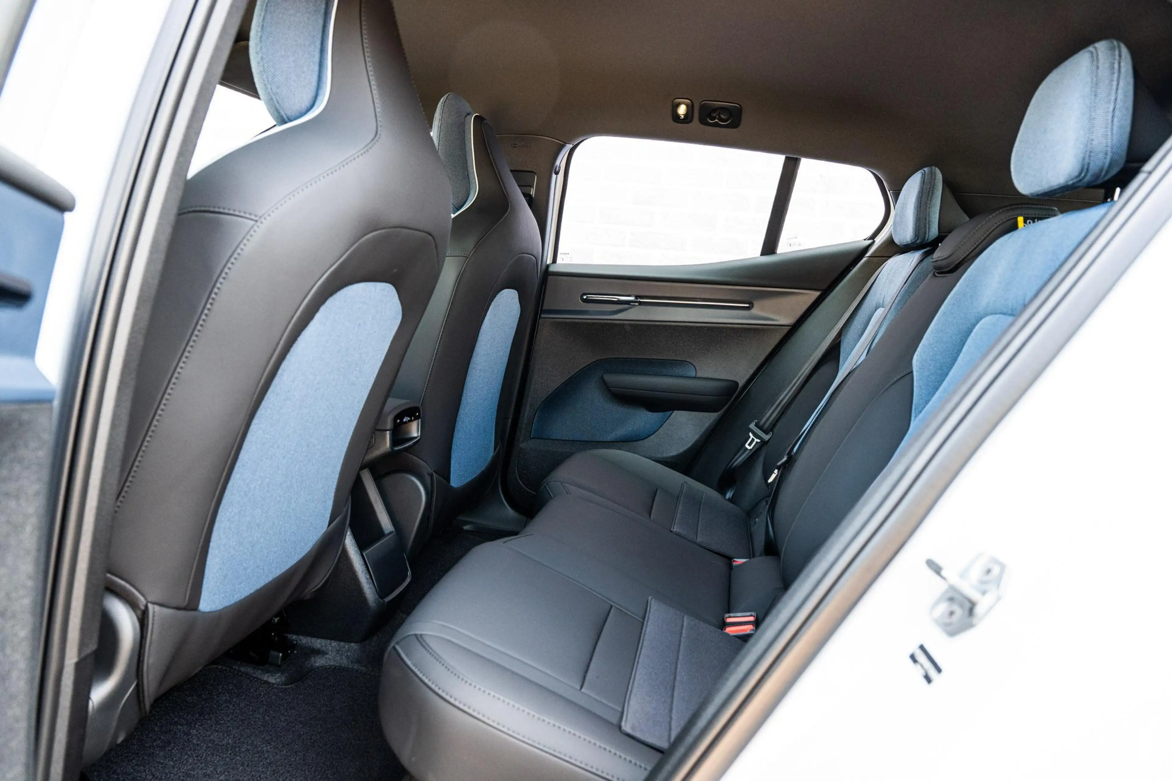 Volvo EX30 P3 Long Range Plus Europa 69 kWh | Google | Long R — photo 11