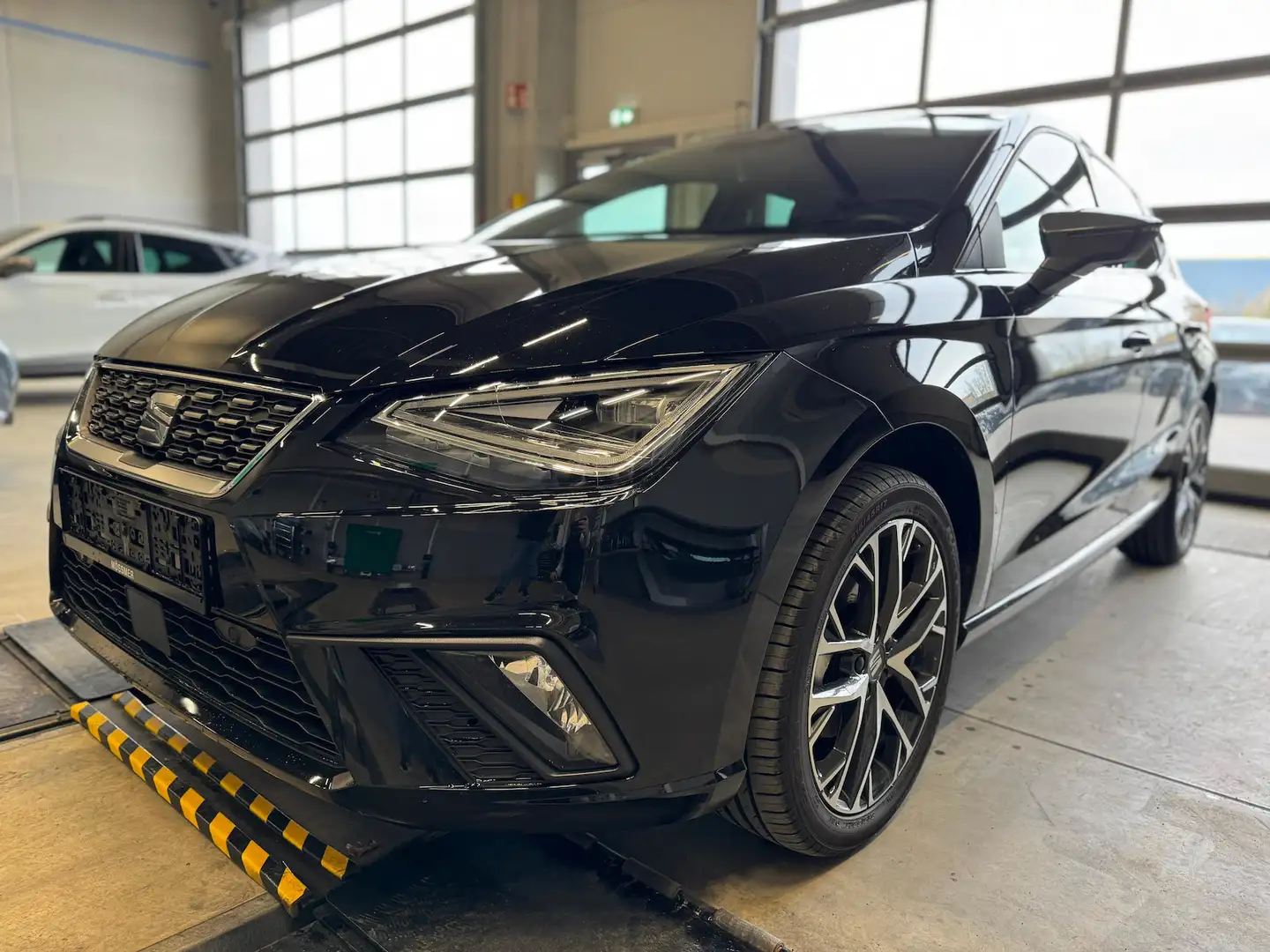 SEAT Ibiza 1,0TSI Xcellence Alcantara Kamera Voll-LED Nero - 2