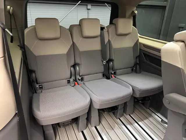Volkswagen Multivan view 27