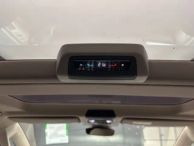 Volkswagen Multivan view 28
