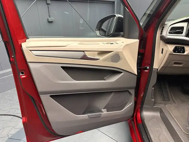 Volkswagen Multivan view 14