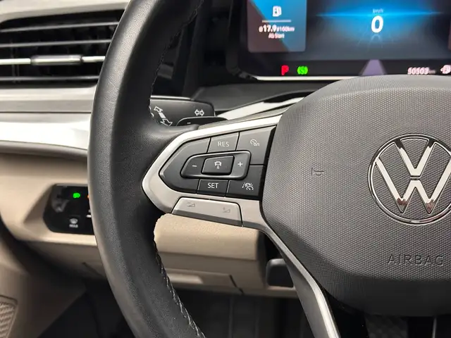 Volkswagen Multivan view 18