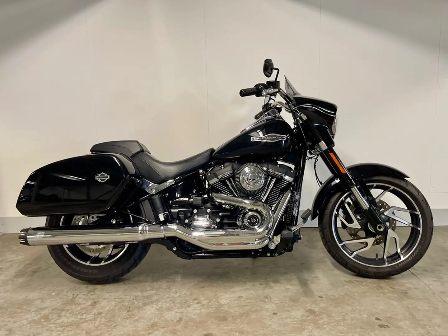 Harley-Davidson Sport Glide Cruiser SOFTAIL FLSB Zwart - 1