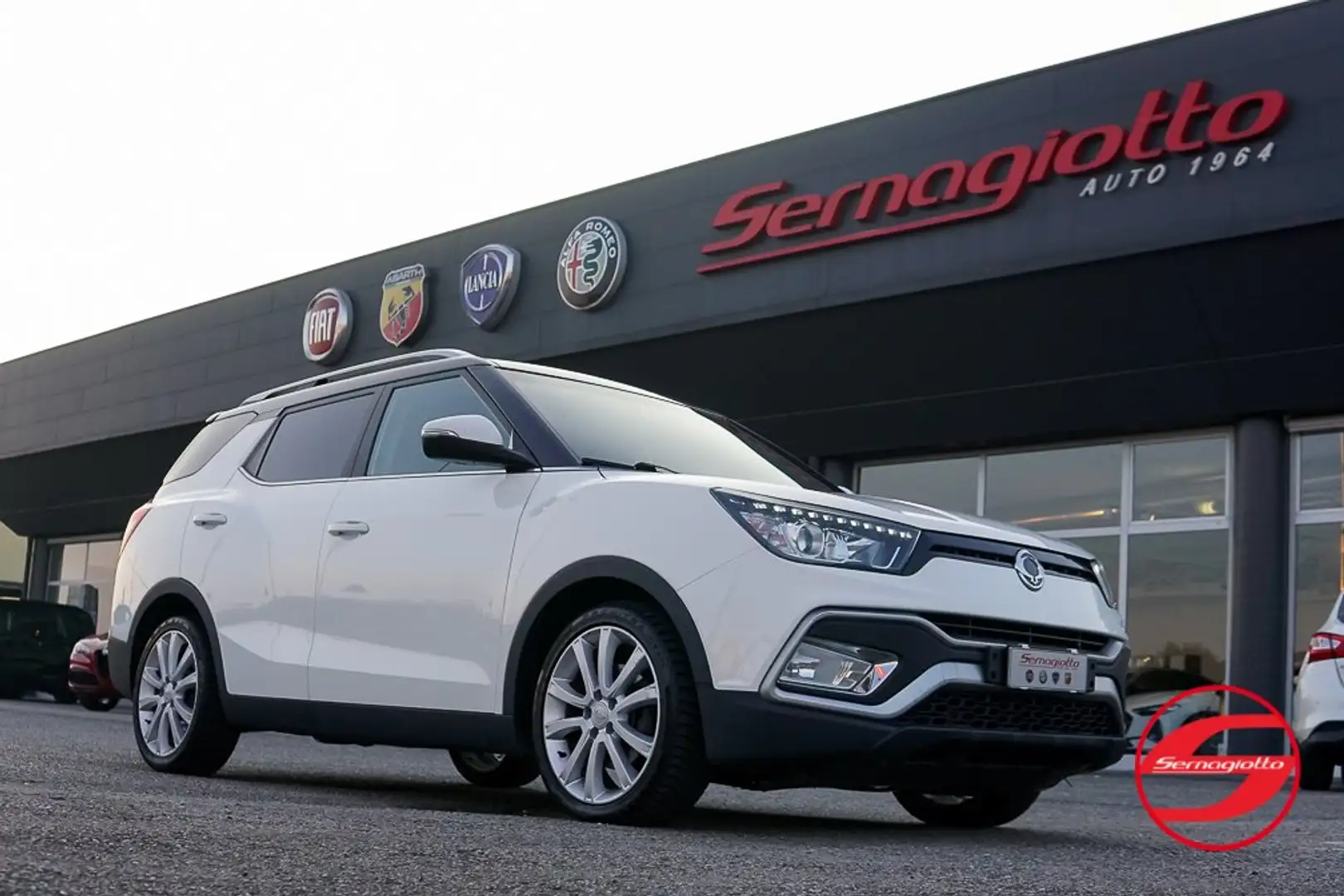 SsangYong XLV 1.6d Be Visual awd auto Weiß - 1