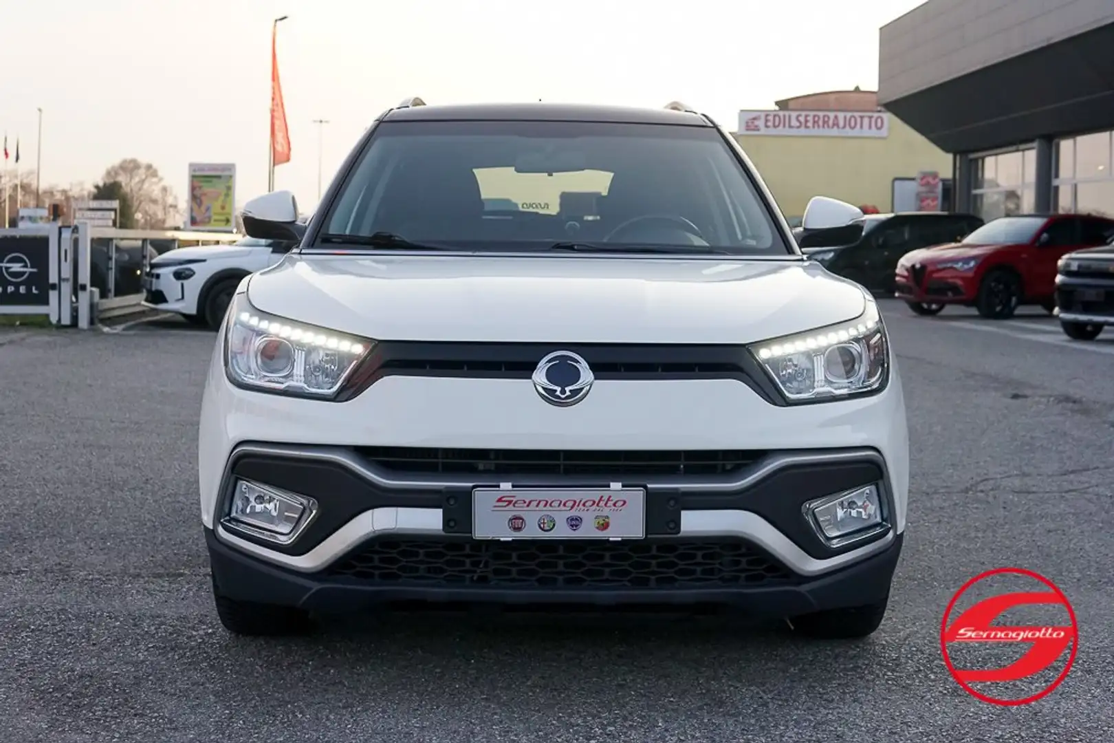 SsangYong XLV 1.6d Be Visual awd auto Weiß - 2