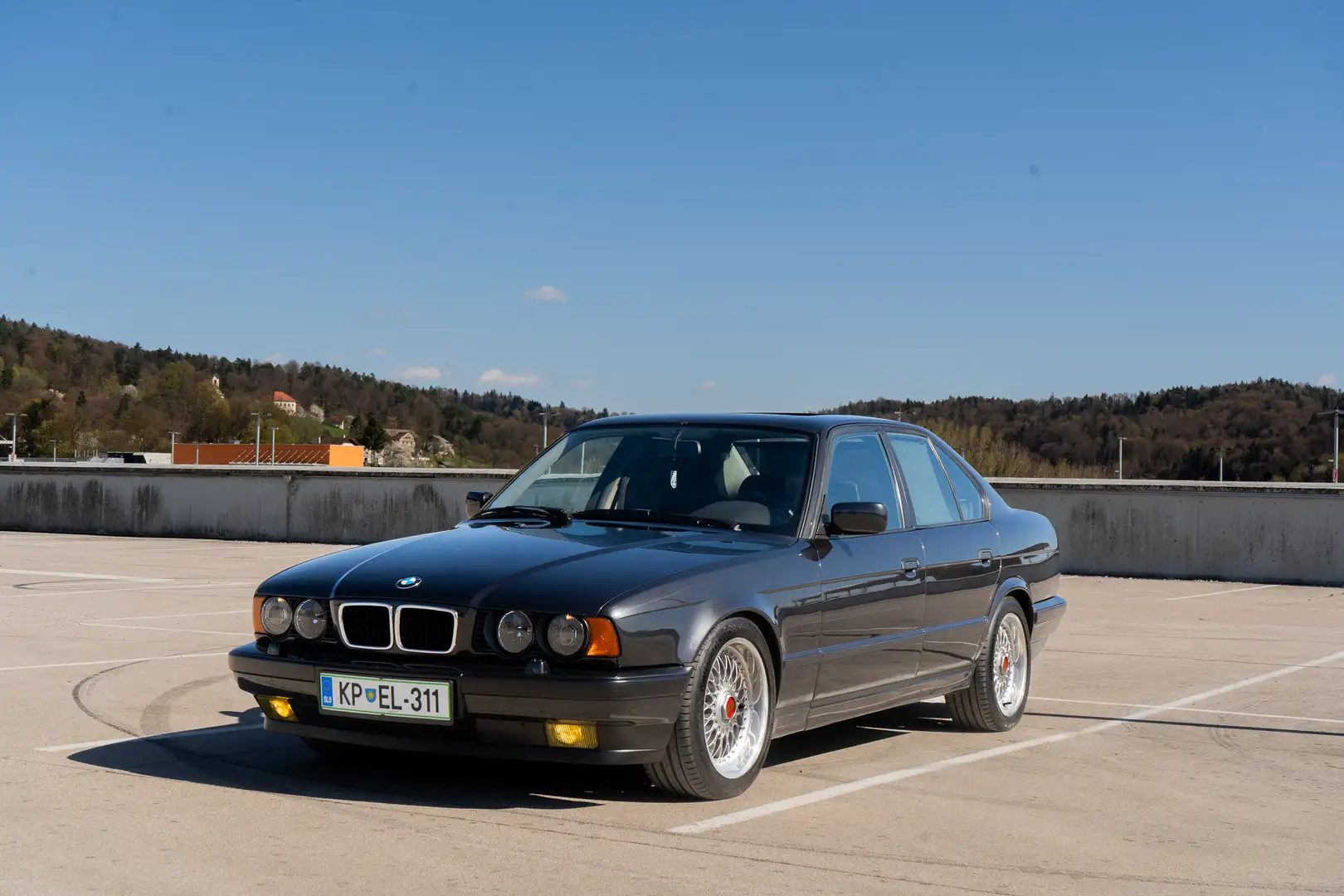 BMW 530 530i V8 - 2