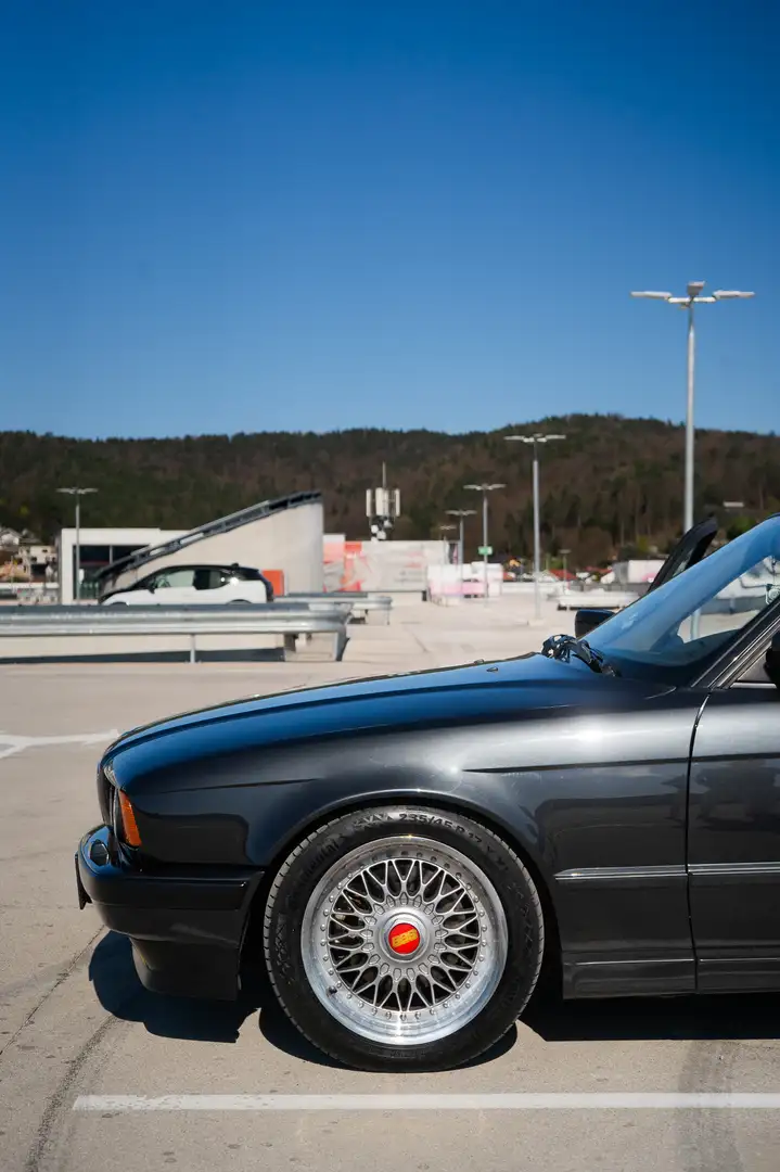 BMW 530 530i V8 - 1