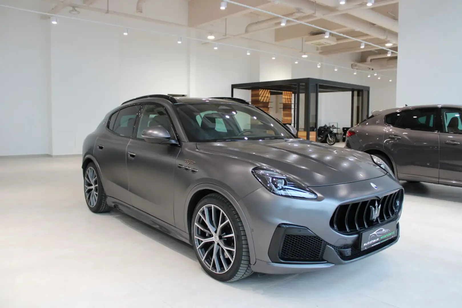 Maserati Grecale Trofeo Q4 **Sonderlackierung** Grau - 1
