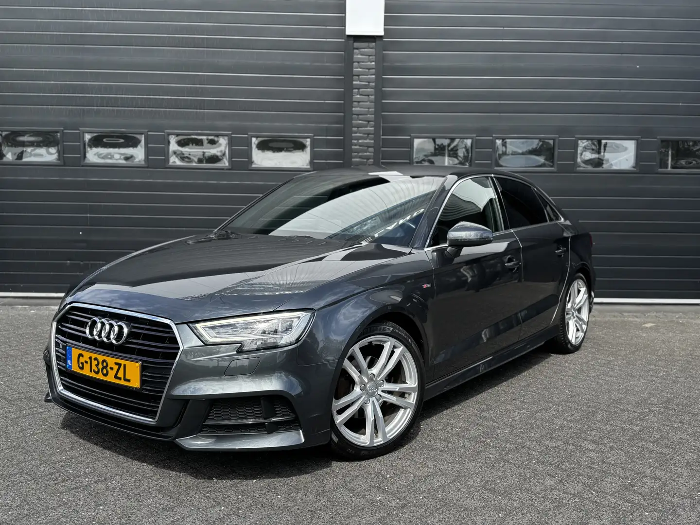 Audi A3 Limousine 35 TFSI 150PK Automaat 2 x S-Line | Virt Grau - 1