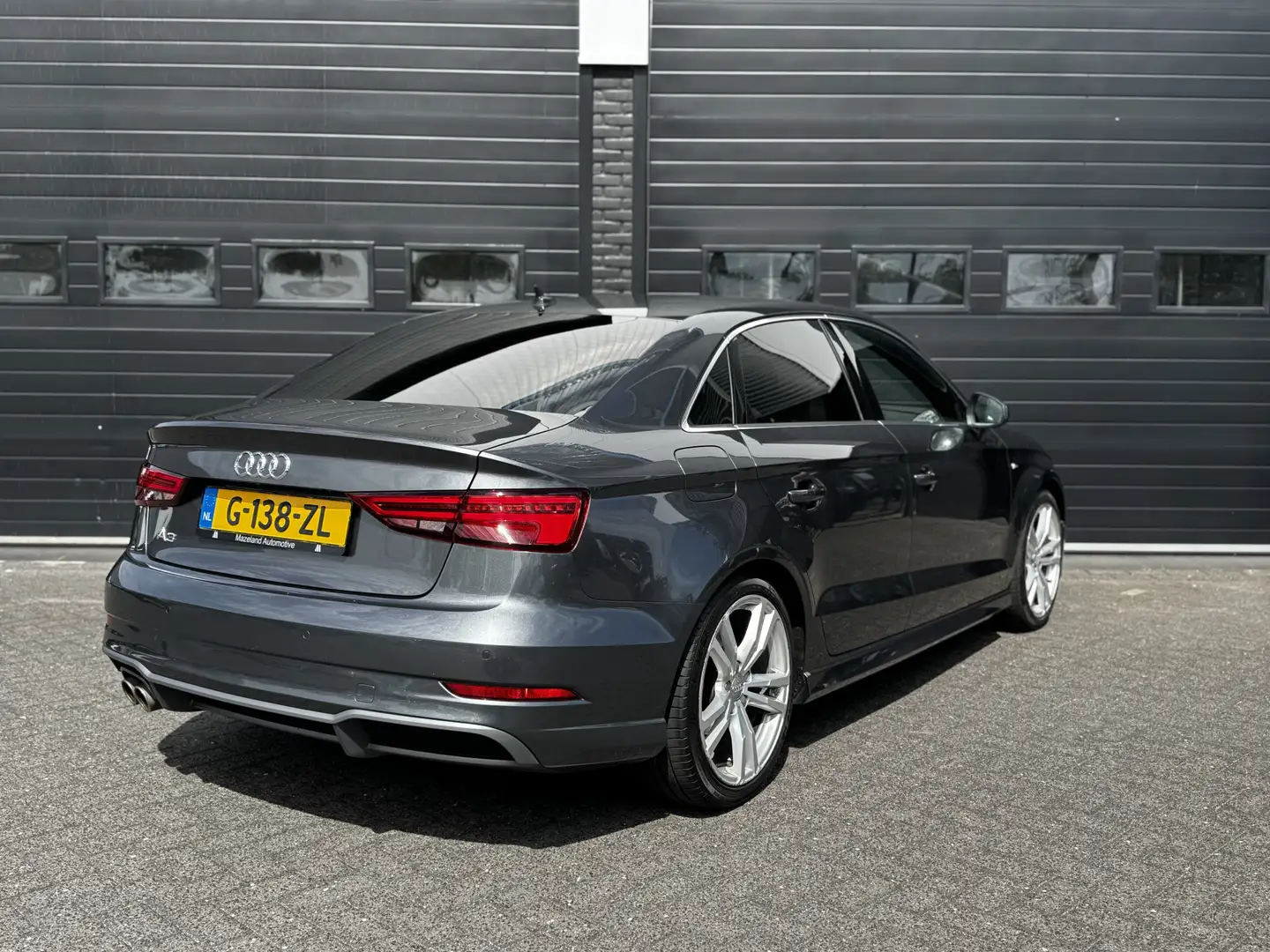 Audi A3 Limousine 35 TFSI 150PK Automaat 2 x S-Line | Virt Grau - 2