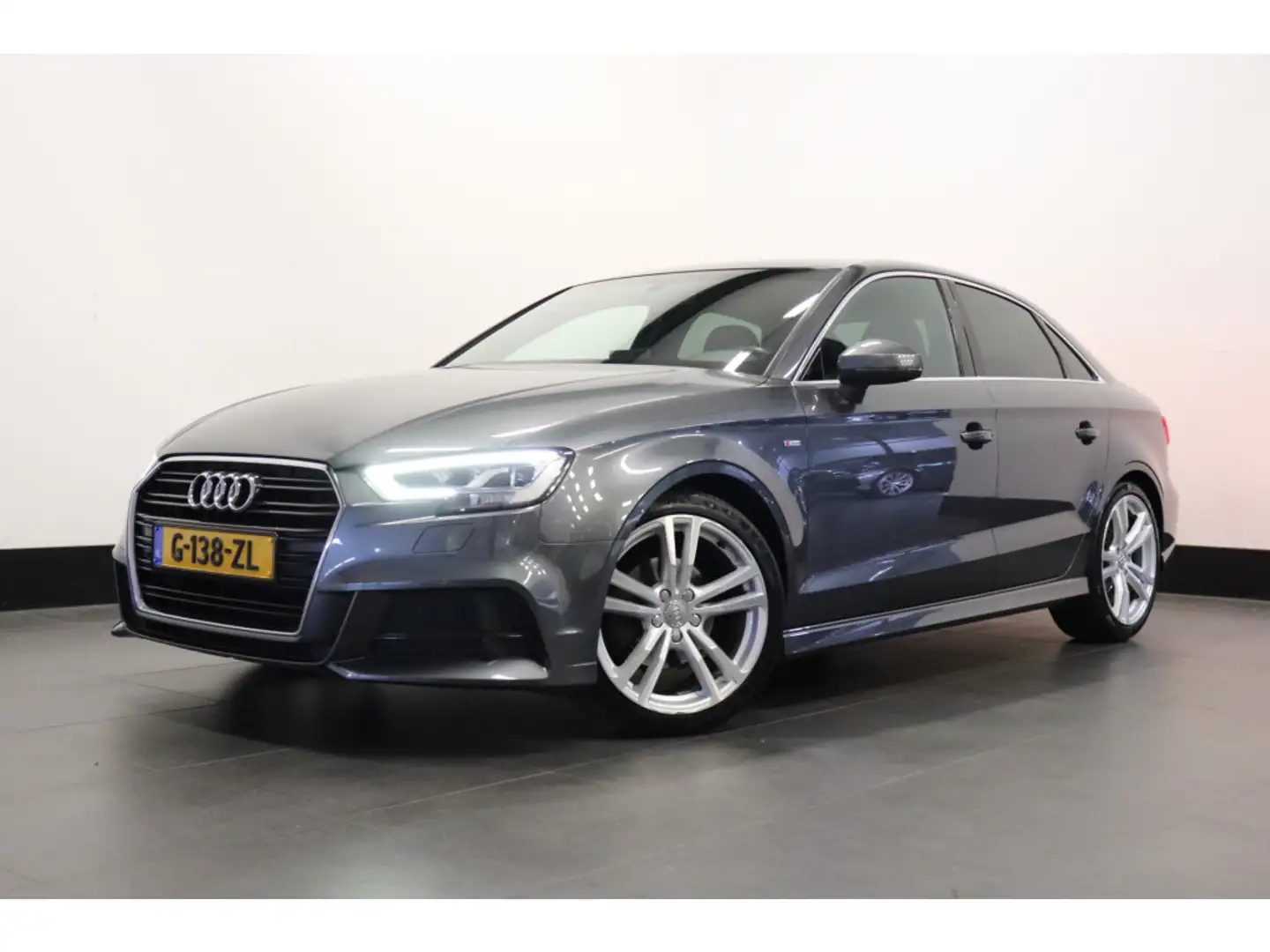 Audi A3 Limousine 35 TFSI 150PK Automaat S-Line | VIRTUAL Grijs - 1