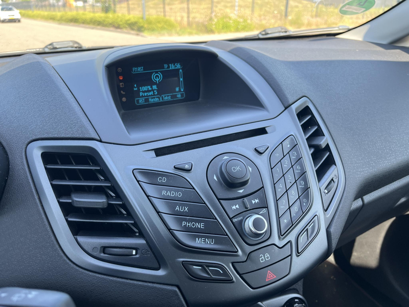 Ford Fiesta 1.25 * Airco * 5 Drs * Trekhaak * Apk 02-2027 — photo 11