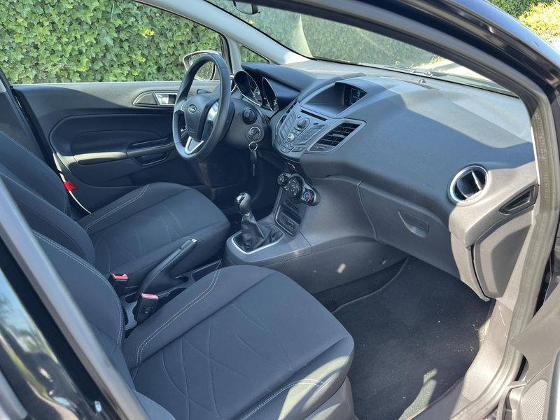 Ford Fiesta 1.25 * Airco * 5 Drs * Trekhaak * Apk 02-2027 — photo 9