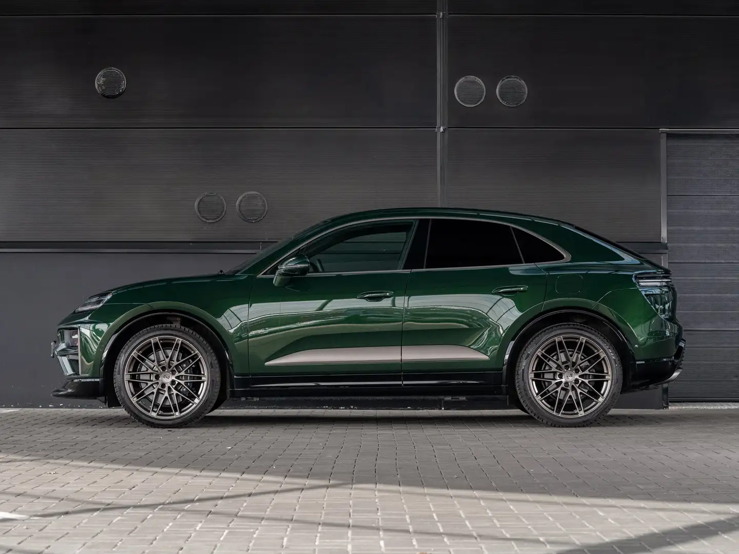 Porsche Macan e-Macan 100 kWh Turbo Vert - 2