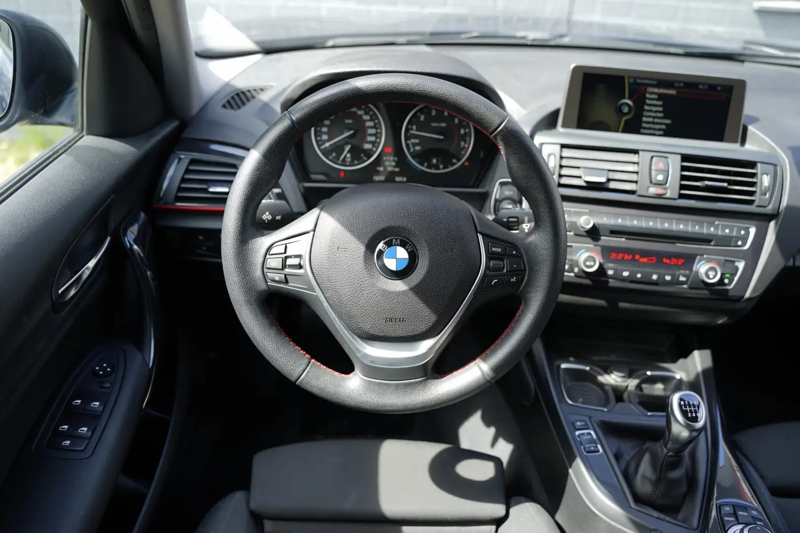 BMW 118 1-serie 118i Business, Navigatie, 5-deurs, Xenon, Blauw - 2