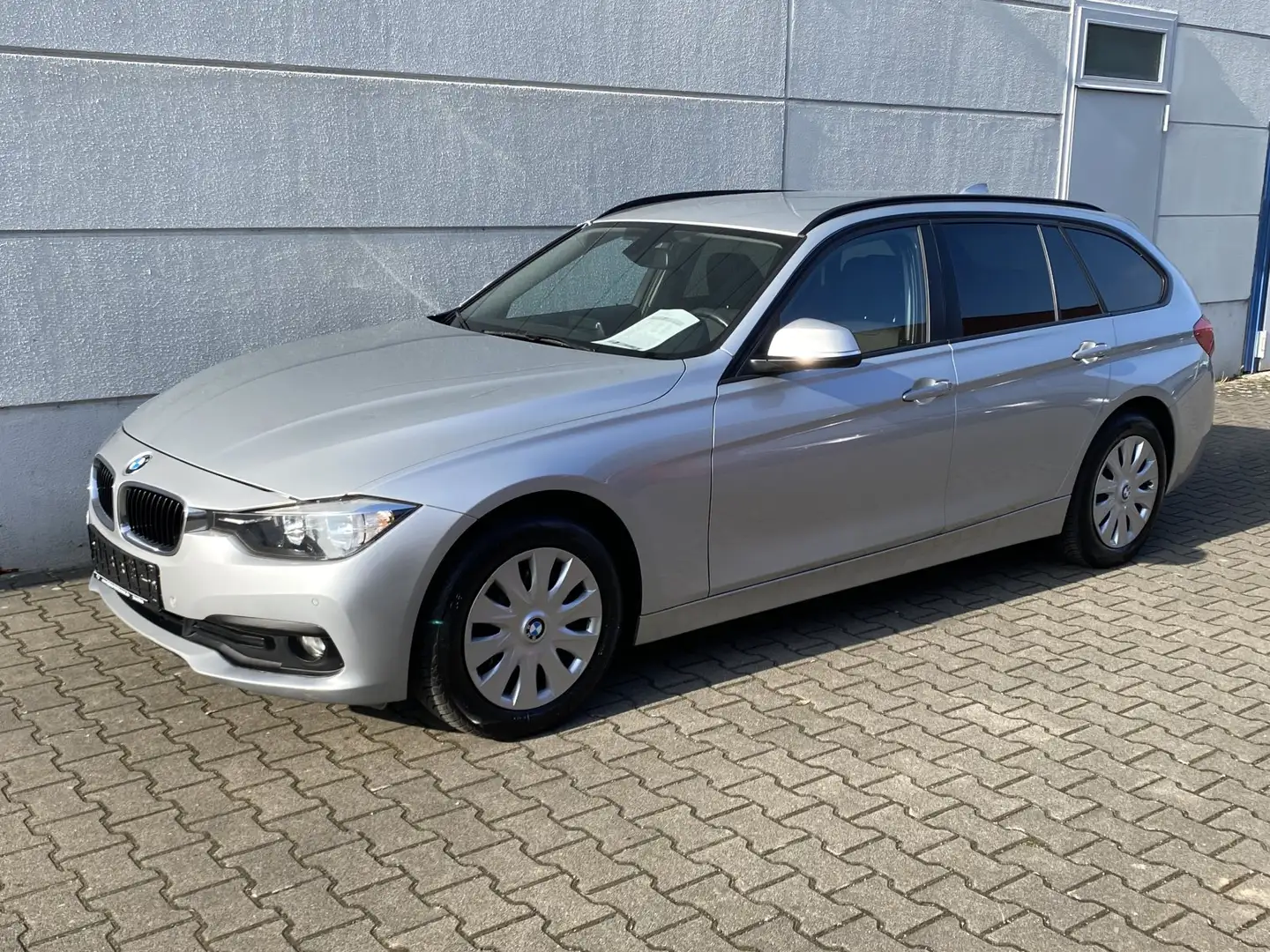 BMW 318 318 d Touring 8G-Aut. (Facelift) Gewerbe Export e Plateado - 2