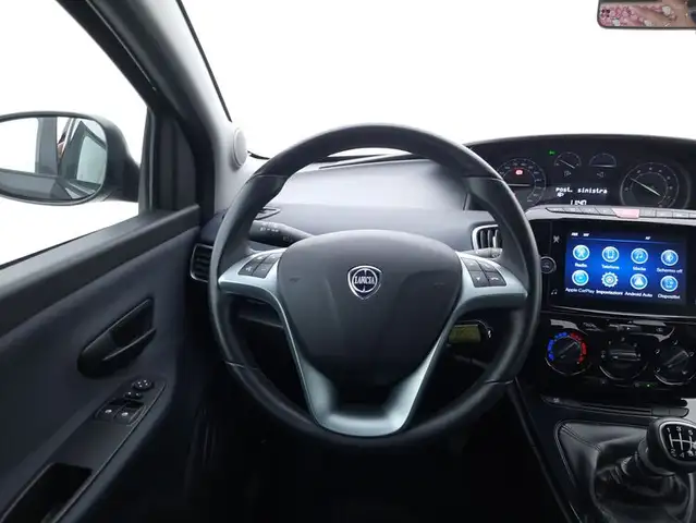 Lancia Ypsilon view 11