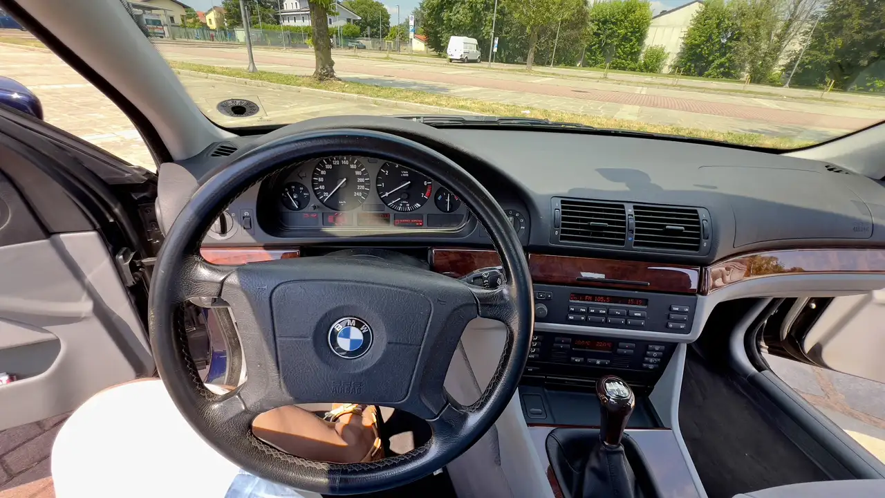BMW 523i, foto 7