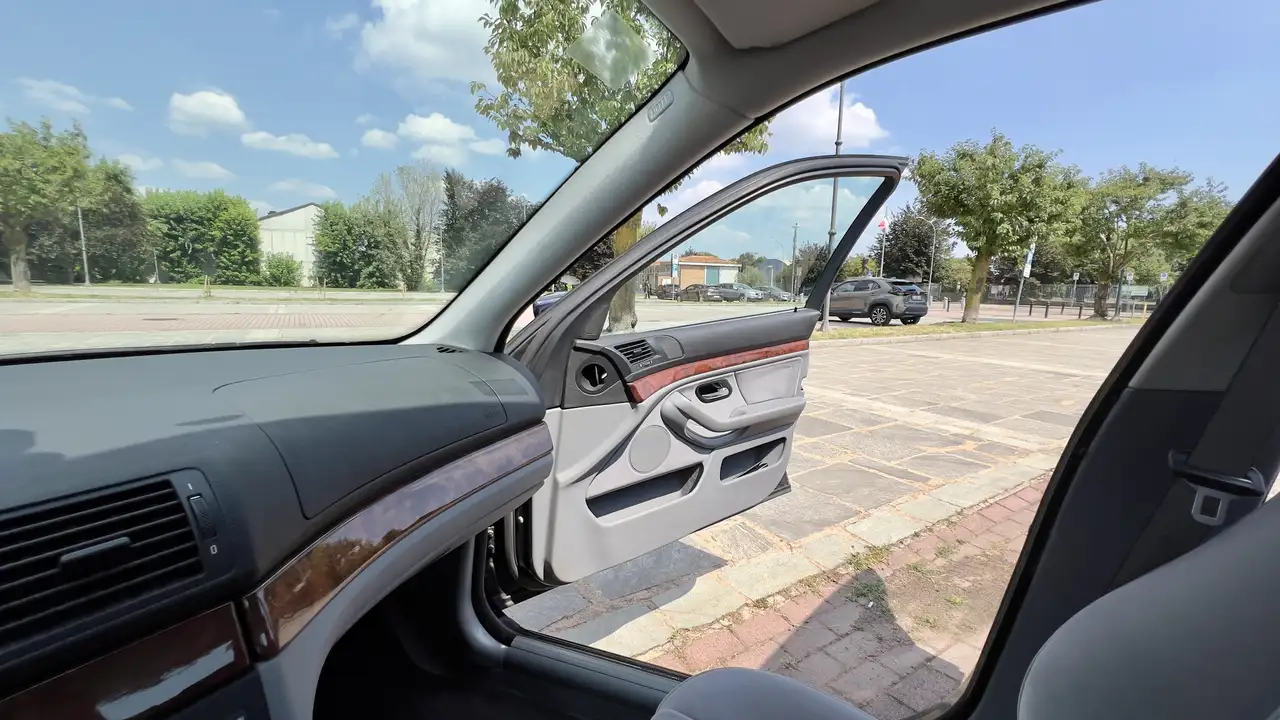 BMW 523i, foto 6