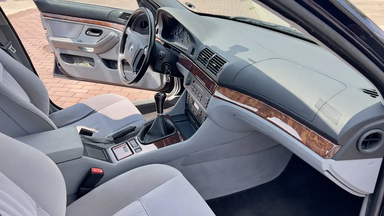 BMW 523i, foto 11