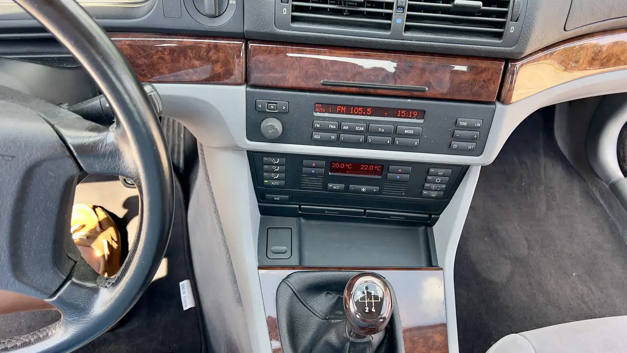 BMW 523i, foto 8