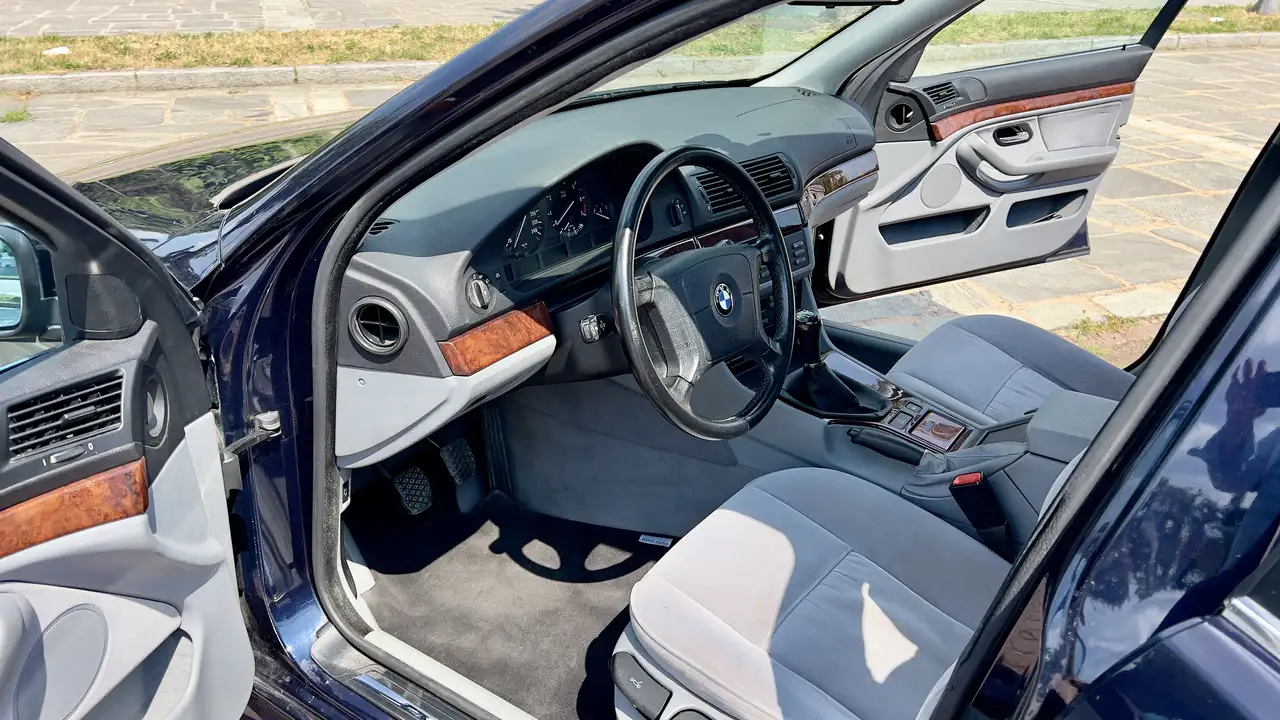 BMW 523i, foto 9