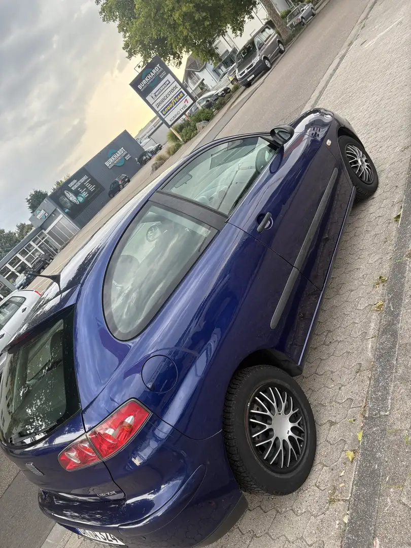SEAT Ibiza Reference Blau - 1