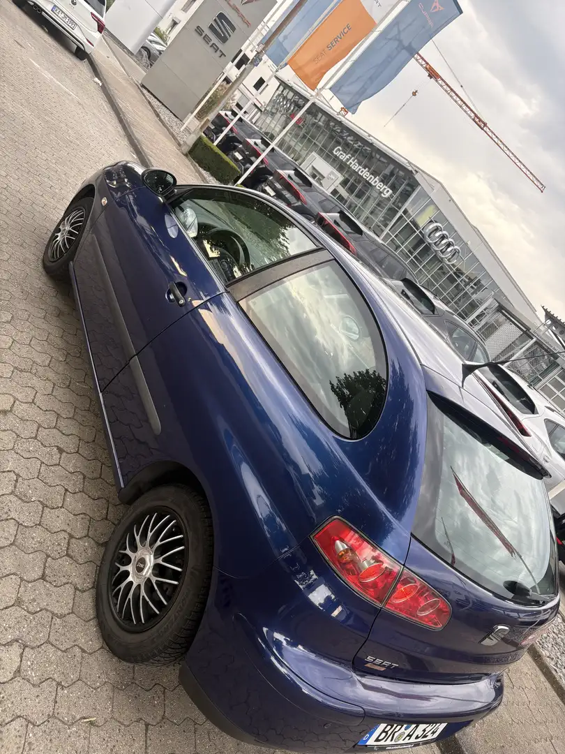 SEAT Ibiza Reference Blau - 2