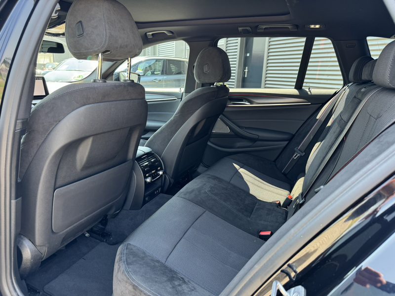 BMW 530 5-serie Touring 530e High Executive M Sport Panora — photo 28