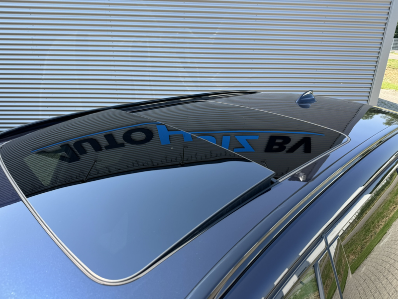 BMW 530 5-serie Touring 530e High Executive M Sport Panora — photo 35