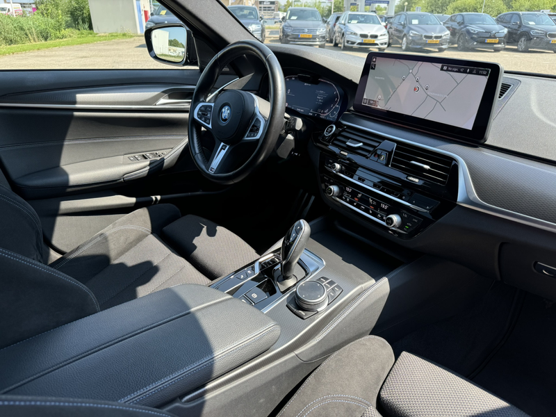 BMW 530 5-serie Touring 530e High Executive M Sport Panora — photo 11